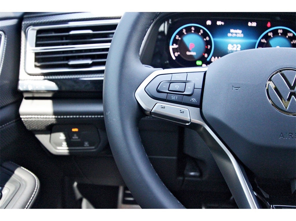 2026 Volkswagen Atlas Cross Sport 2.0T SEL R-Line Black