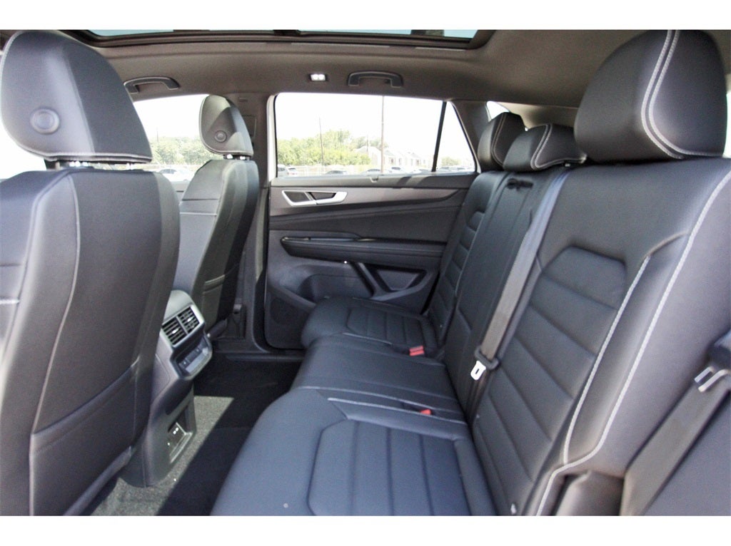 2026 Volkswagen Atlas Cross Sport 2.0T SEL R-Line Black