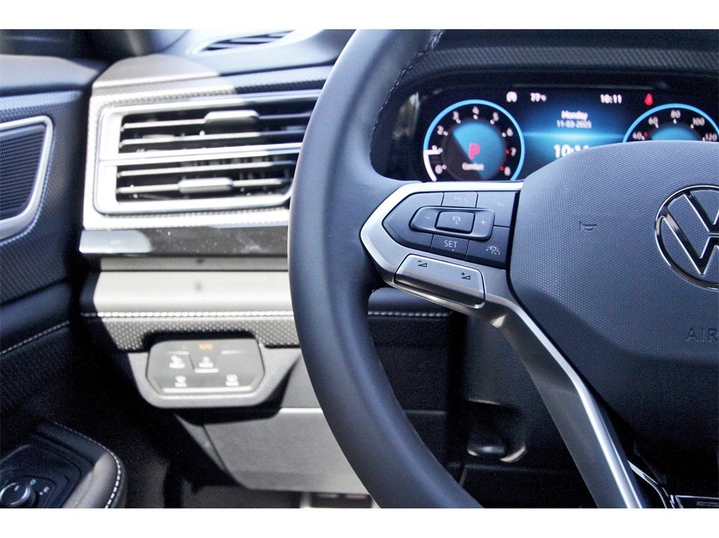 2026 Volkswagen Atlas Cross Sport 2.0T SEL R-Line Black