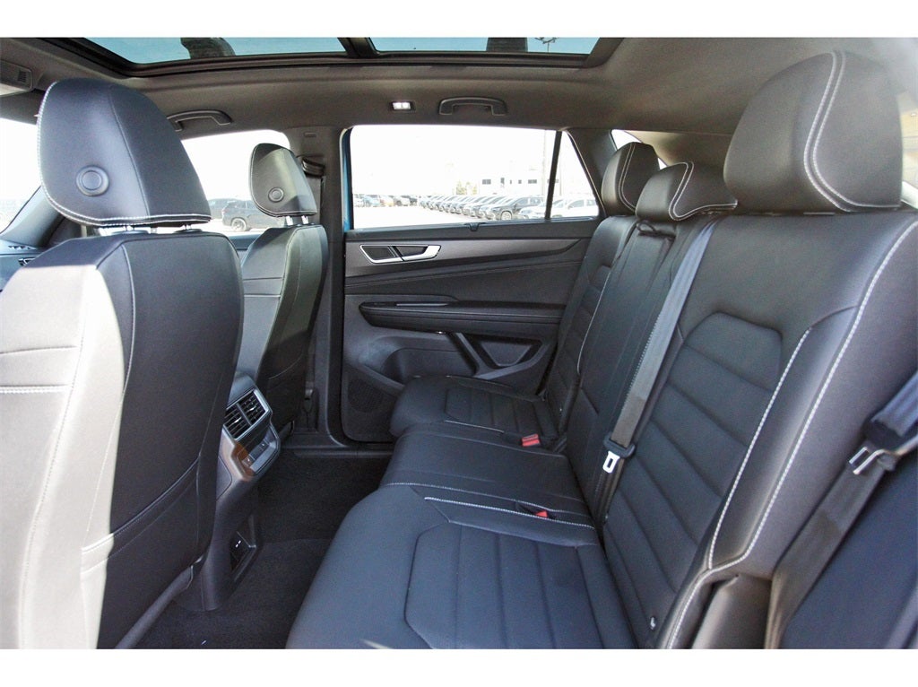 2026 Volkswagen Atlas Cross Sport 2.0T SEL R-Line Black