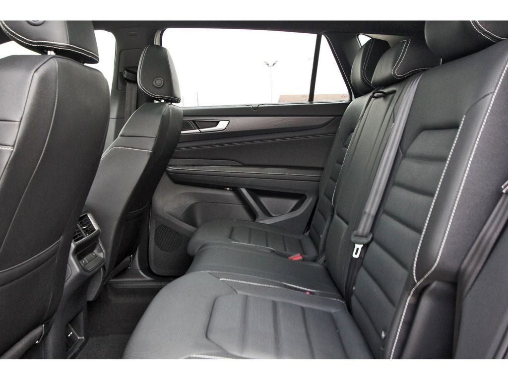 2026 Volkswagen Atlas Cross Sport 2.0T SEL R-Line Black