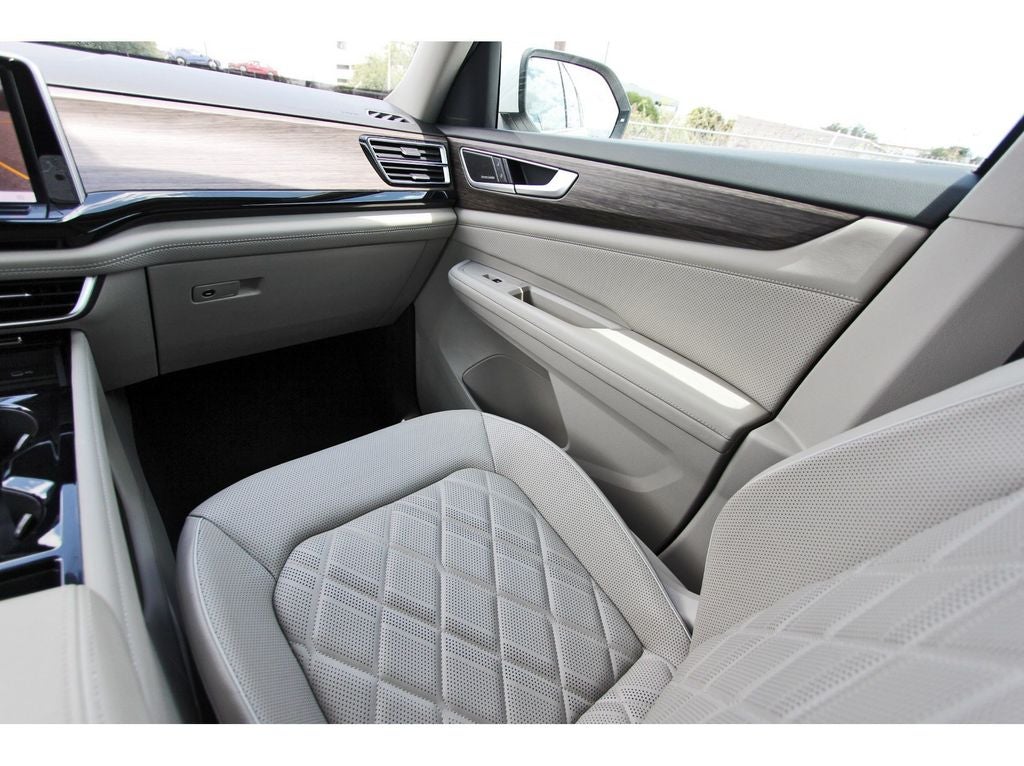 2024 Volkswagen Atlas 2.0T SEL Premium R-Line