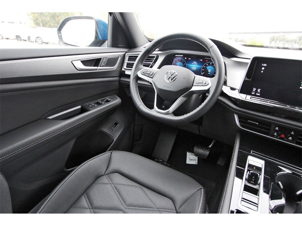 2025 Volkswagen Atlas Cross Sport 2.0T SE w/Technology