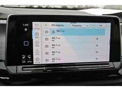 2025 Volkswagen Atlas Cross Sport 2.0T SE w/Technology