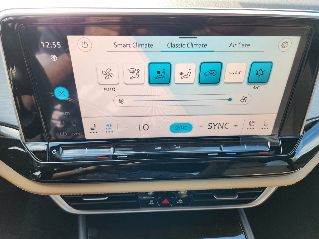 2026 Volkswagen Atlas Cross Sport SE w/Technology