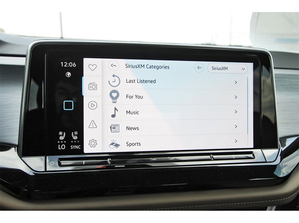 2026 Volkswagen Atlas Cross Sport 2.0T SE w/Technology