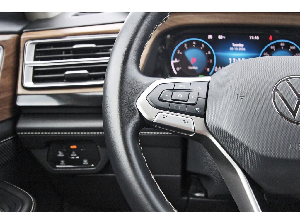 2025 Volkswagen Atlas 2.0T SE w/Technology