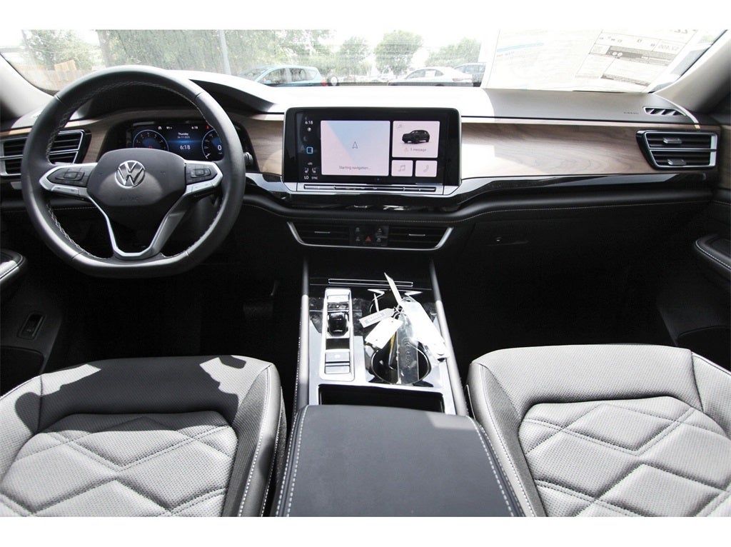 2025 Volkswagen Atlas 2.0T SE w/Technology