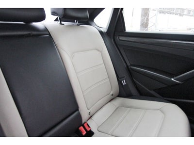 2022 Volkswagen Passat 2.0T R-Line