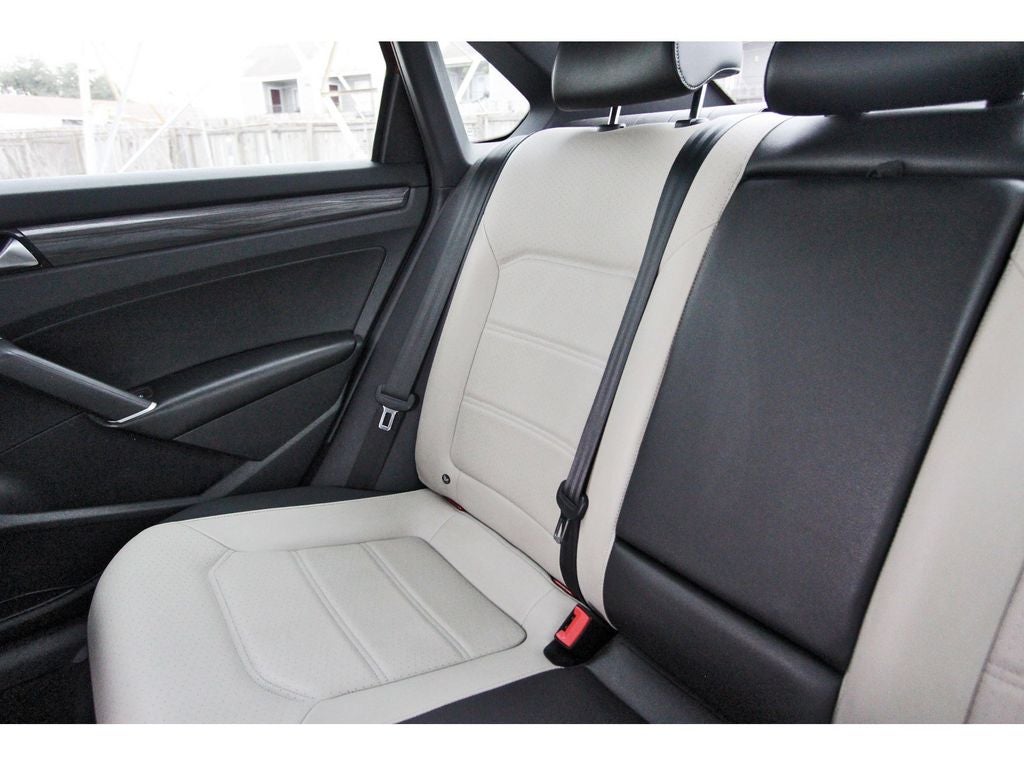 2022 Volkswagen Passat 2.0T R-Line