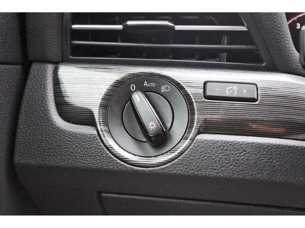 2022 Volkswagen Passat 2.0T R-Line