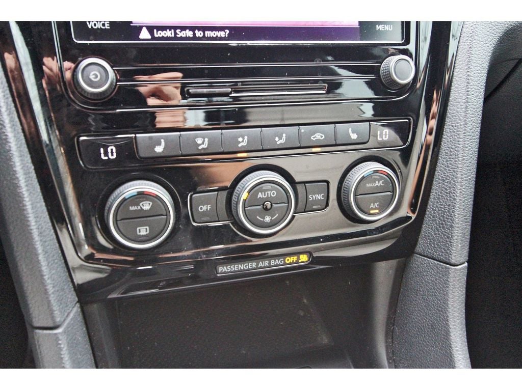 2022 Volkswagen Passat 2.0T R-Line