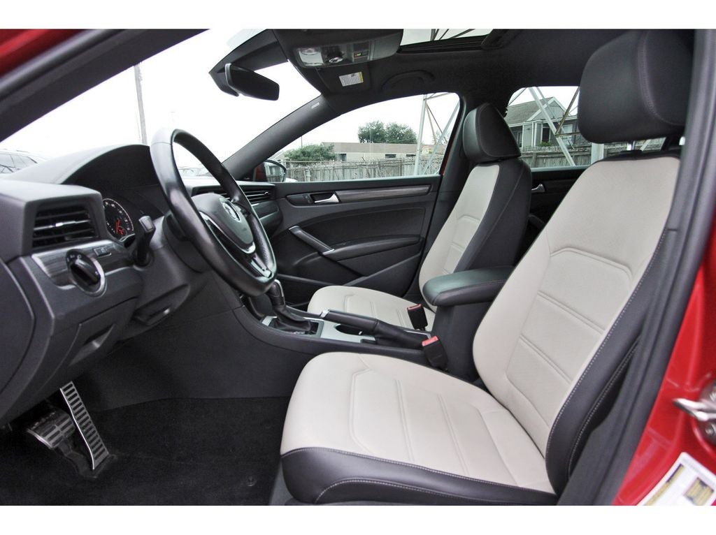 2022 Volkswagen Passat 2.0T R-Line