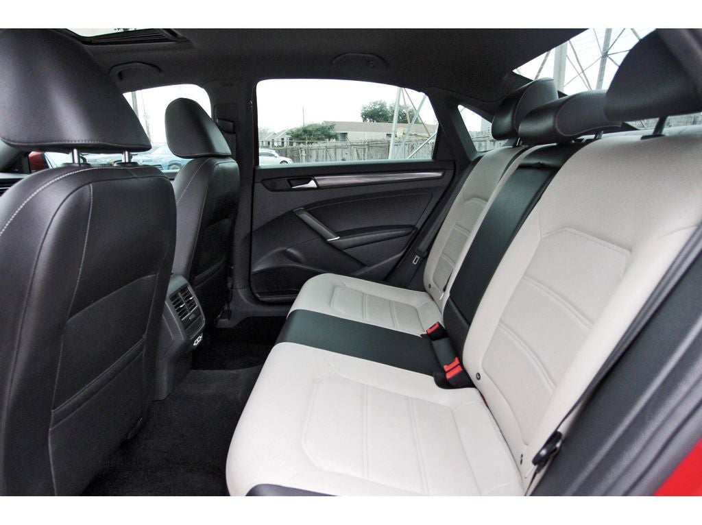 2022 Volkswagen Passat 2.0T R-Line