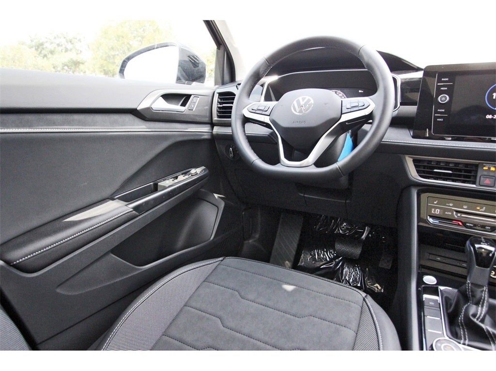 2025 Volkswagen Taos 1.5T SE Black