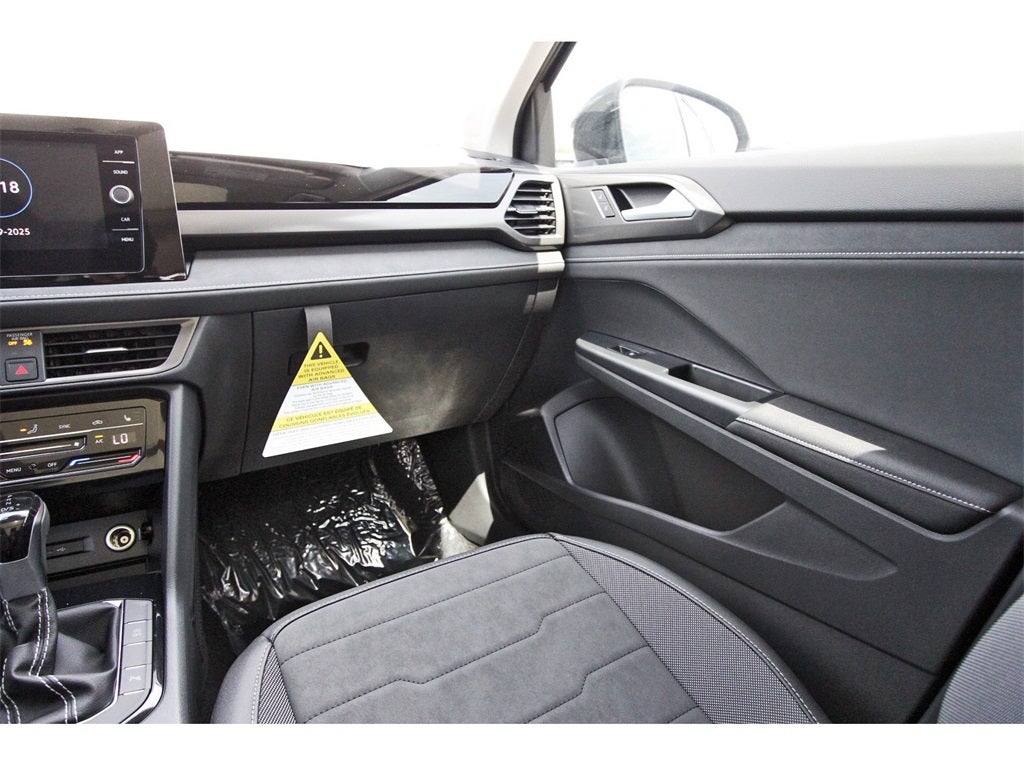 2025 Volkswagen Taos 1.5T SE Black