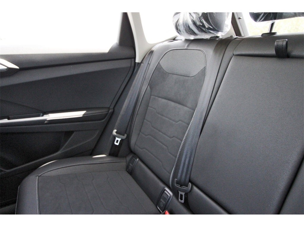 2025 Volkswagen Taos 1.5T SE Black