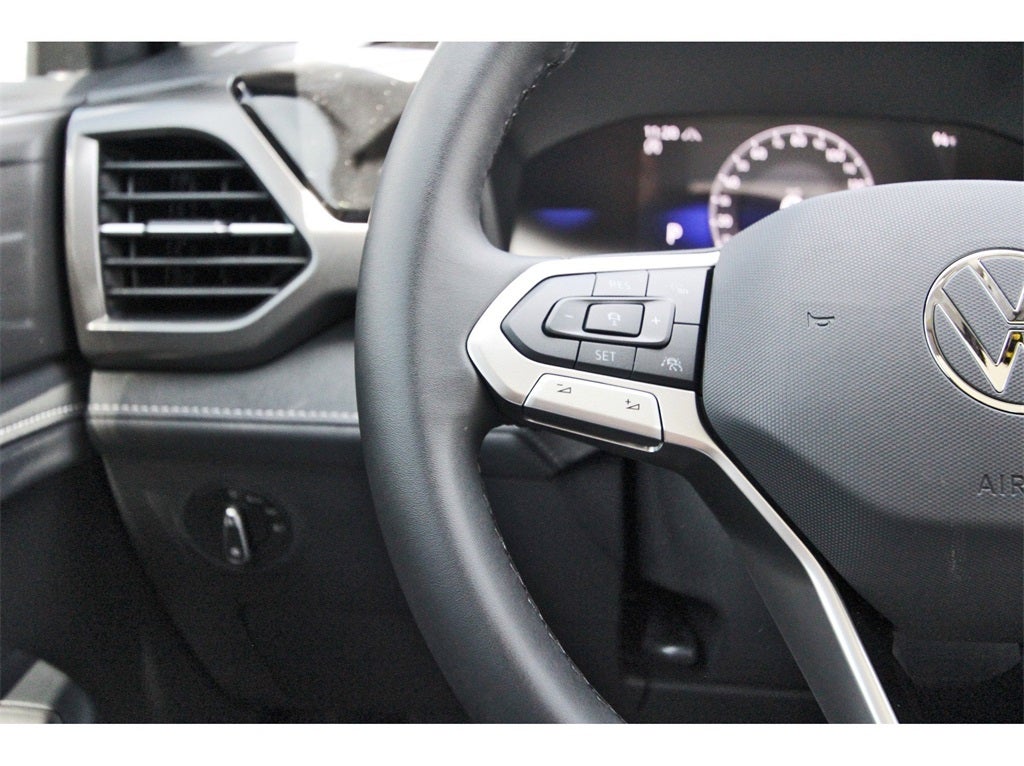 2025 Volkswagen Taos 1.5T SE Black