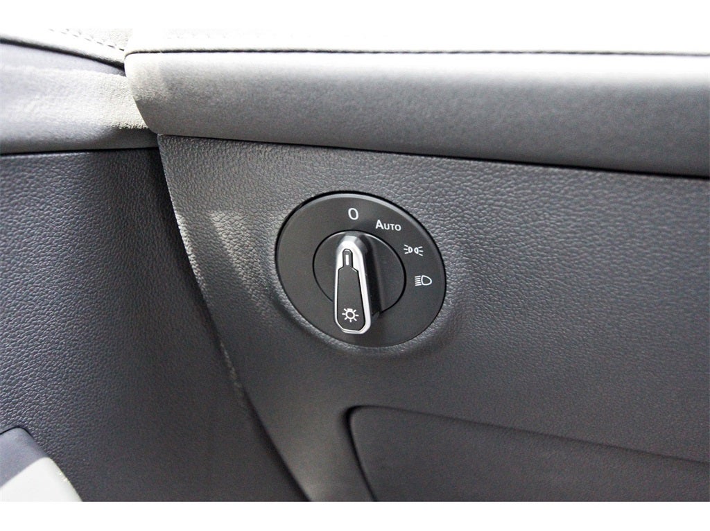 2025 Volkswagen Taos 1.5T SE Black