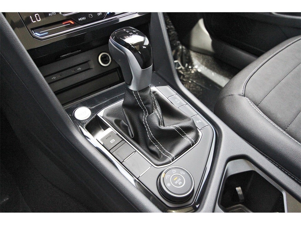 2025 Volkswagen Taos 1.5T SE Black