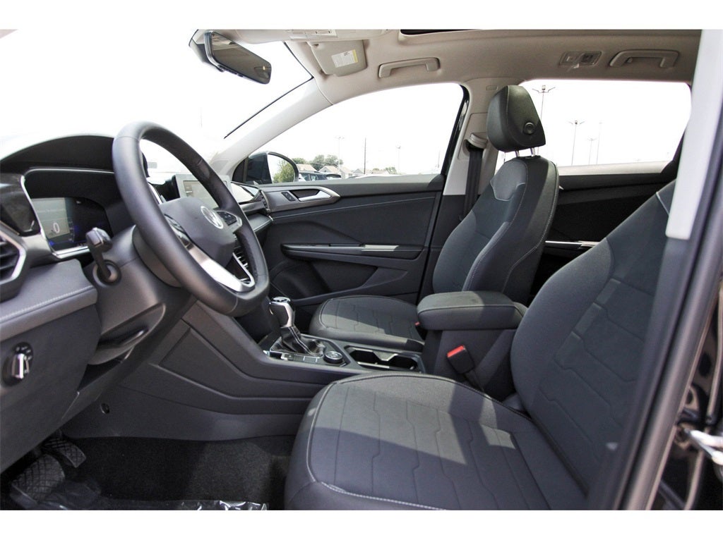 2025 Volkswagen Taos 1.5T SE Black