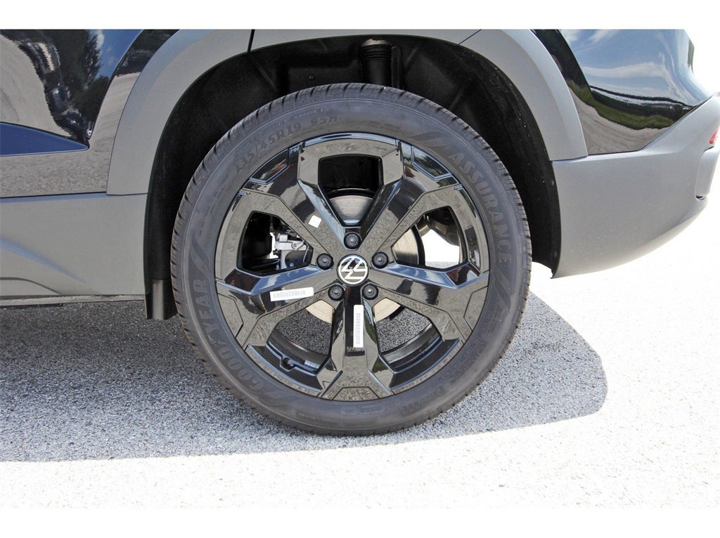 2025 Volkswagen Taos 1.5T SE Black