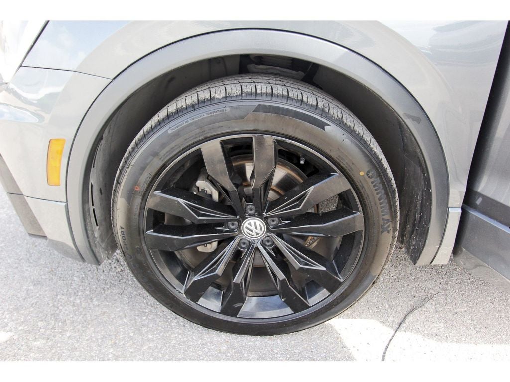 2021 Volkswagen Tiguan 2.0T SE R-Line Black
