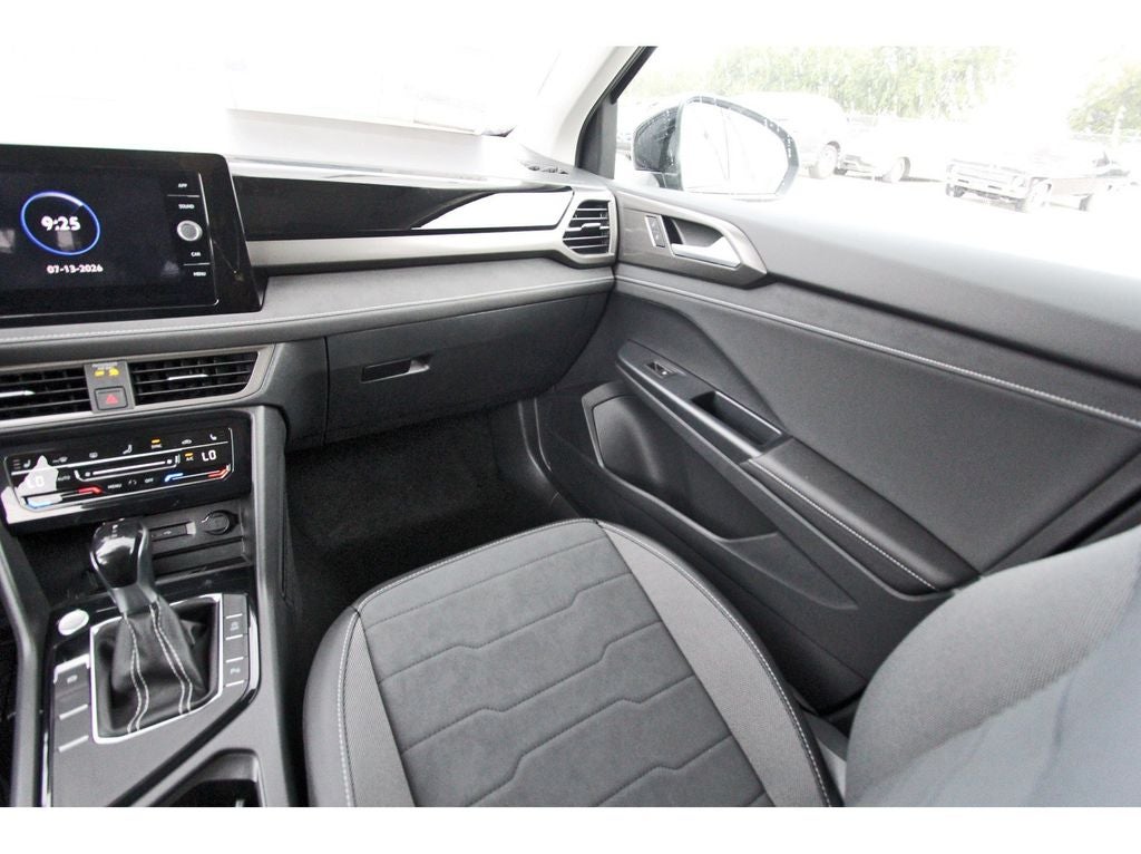 2026 Volkswagen Taos 1.5T SE Black