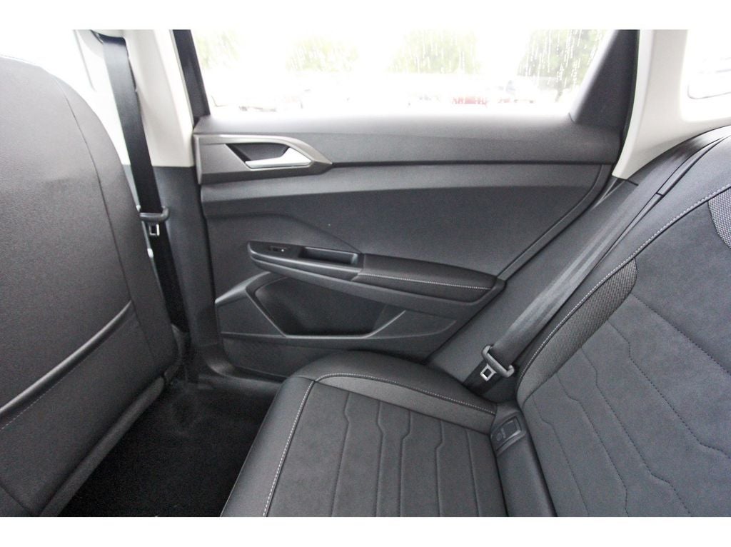 2026 Volkswagen Taos 1.5T SE Black