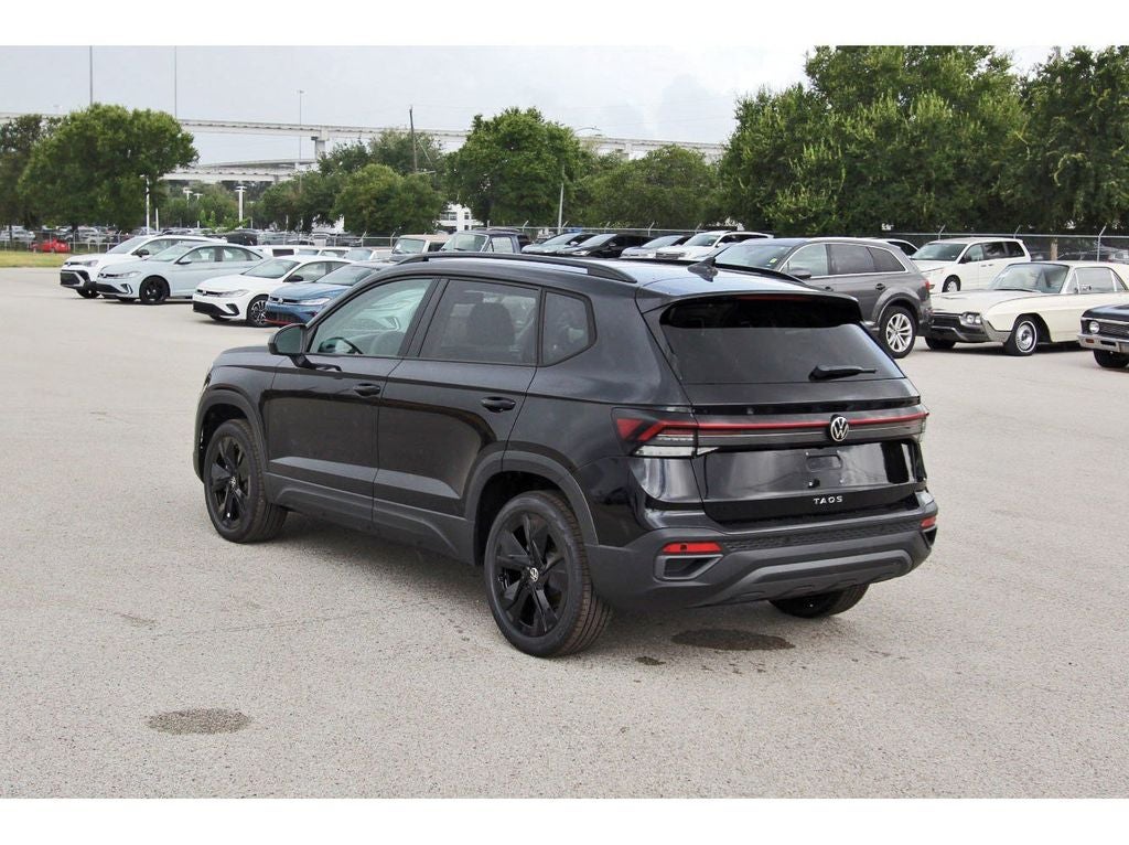 2026 Volkswagen Taos 1.5T SE Black
