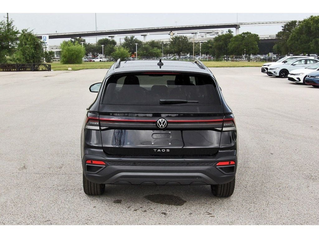 2026 Volkswagen Taos 1.5T SE Black