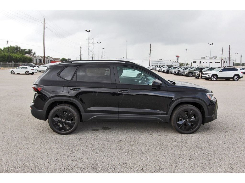 2026 Volkswagen Taos 1.5T SE Black
