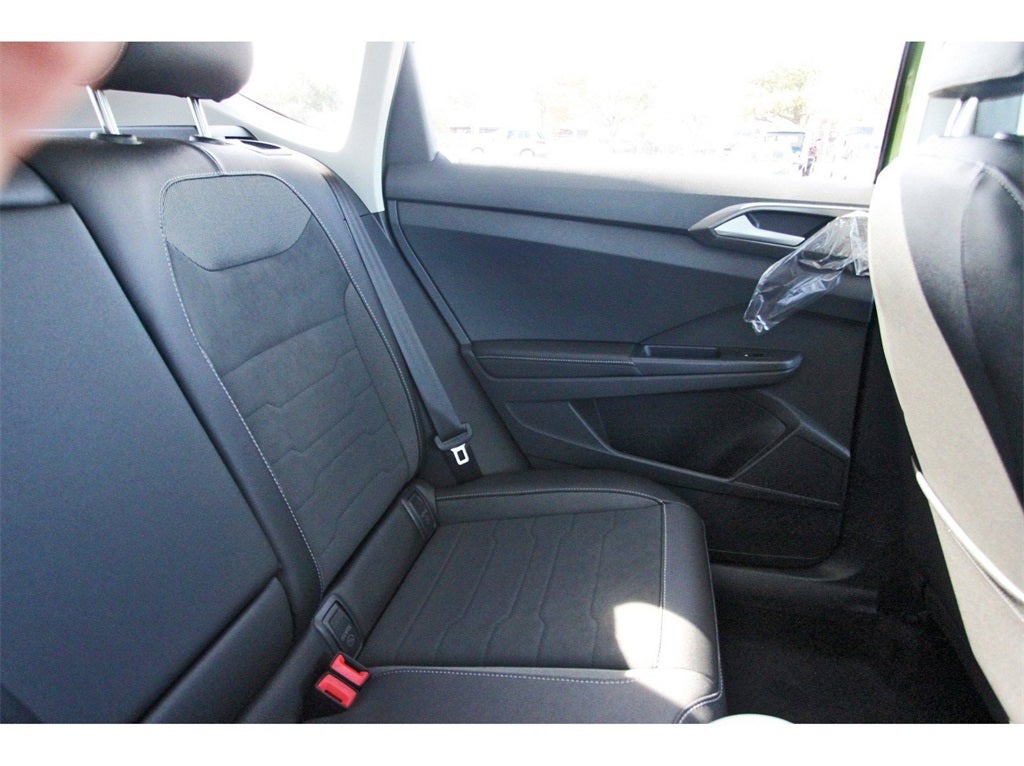 2025 Volkswagen Taos 1.5T SE Black