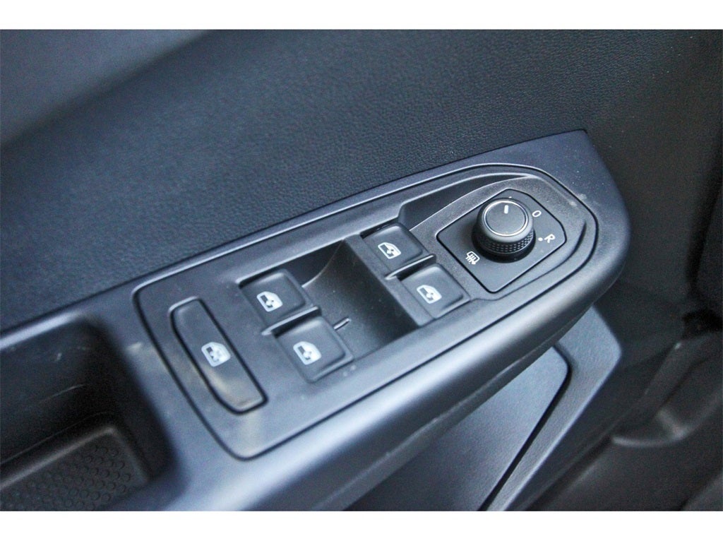 2025 Volkswagen Taos 1.5T SE Black