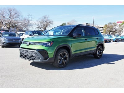 2025 Volkswagen Taos 1.5T SE Black