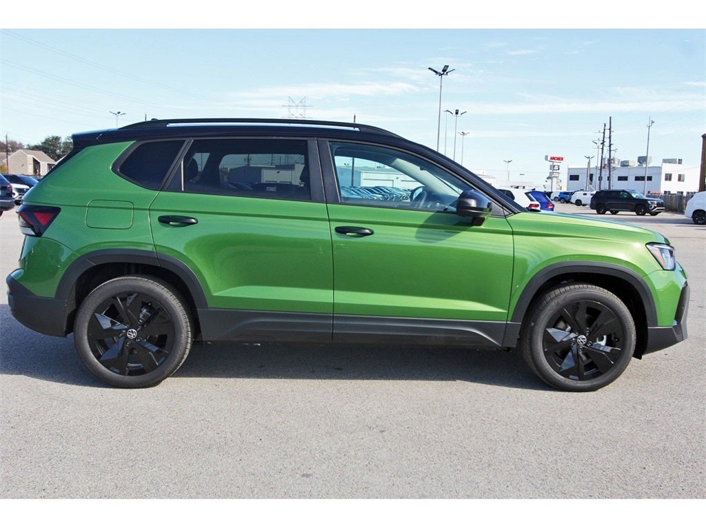 2025 Volkswagen Taos 1.5T SE Black