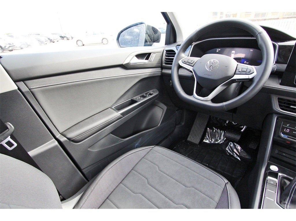 2025 Volkswagen Taos 1.5T SE Black