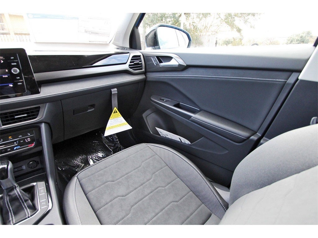 2025 Volkswagen Taos 1.5T SE Black