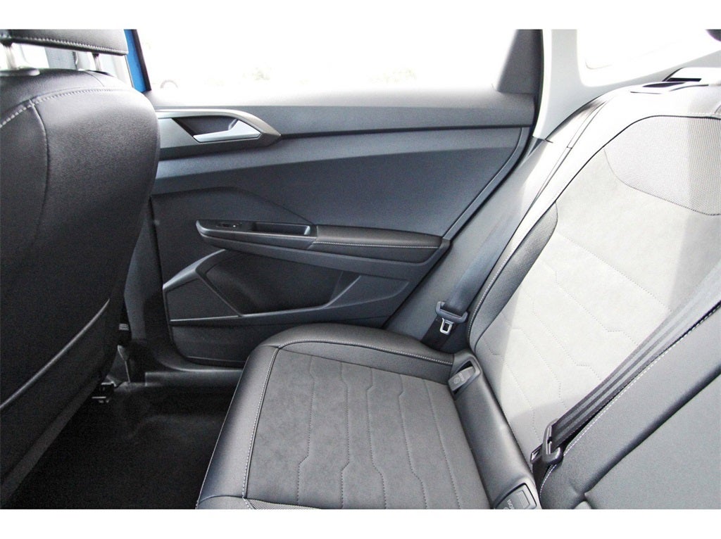 2025 Volkswagen Taos 1.5T SE Black