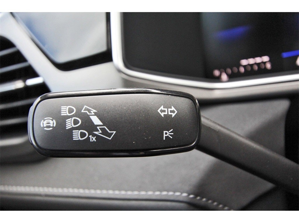 2025 Volkswagen Taos 1.5T SE Black