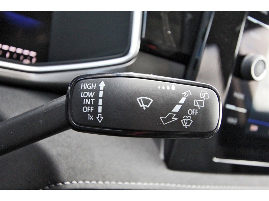 2025 Volkswagen Taos 1.5T SE Black