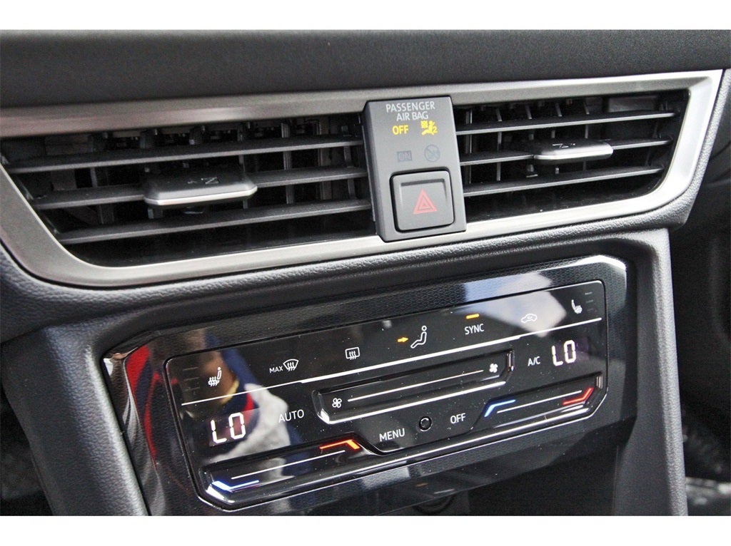 2025 Volkswagen Taos 1.5T SE Black