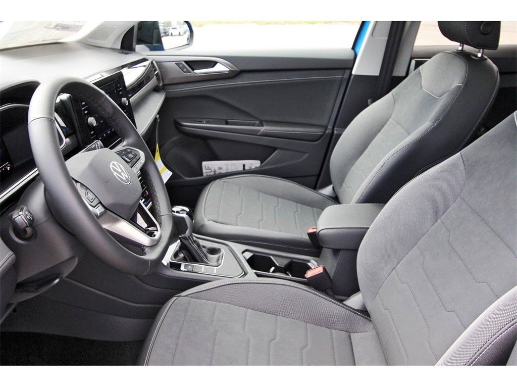 2025 Volkswagen Taos 1.5T SE Black