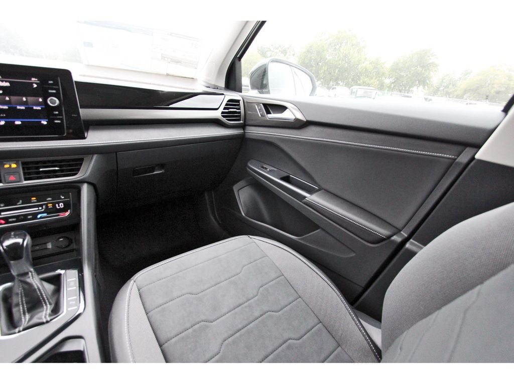 2026 Volkswagen Taos 1.5T SE Black