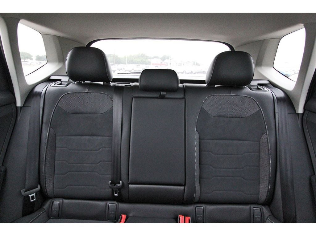 2026 Volkswagen Taos 1.5T SE Black