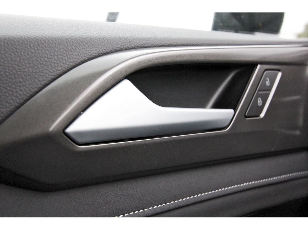 2026 Volkswagen Taos 1.5T SE Black
