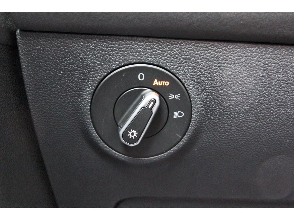 2026 Volkswagen Taos 1.5T SE Black