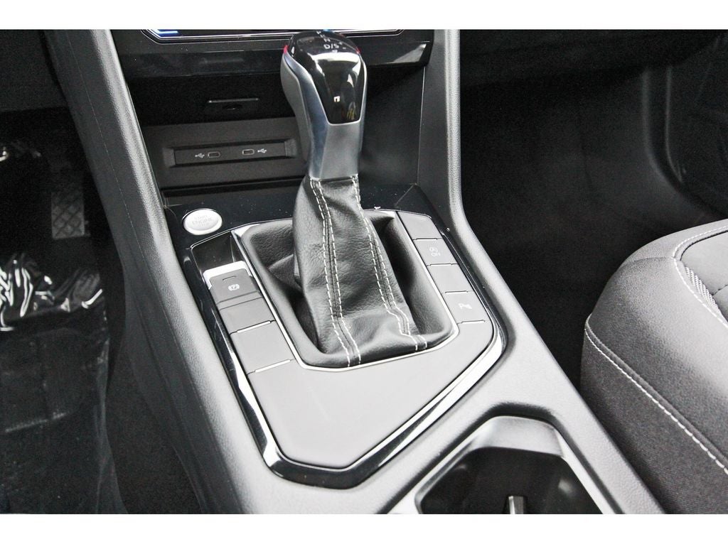 2026 Volkswagen Taos 1.5T SE Black
