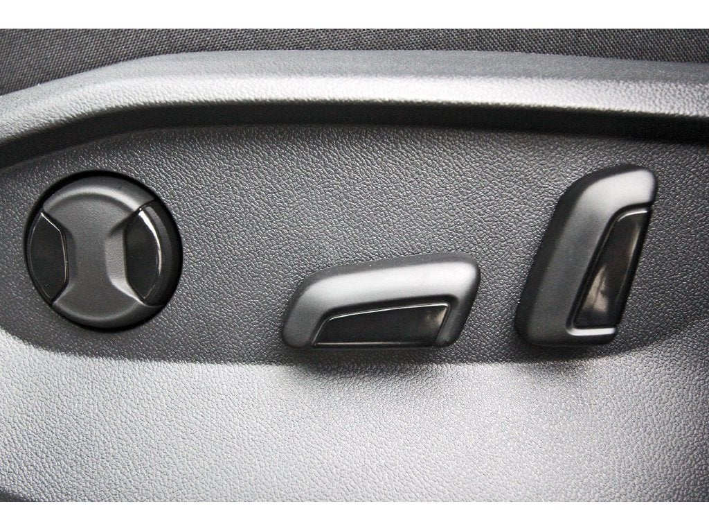 2026 Volkswagen Taos 1.5T SE Black