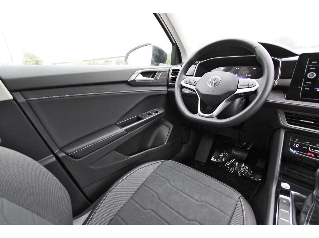 2026 Volkswagen Taos 1.5T SE Black